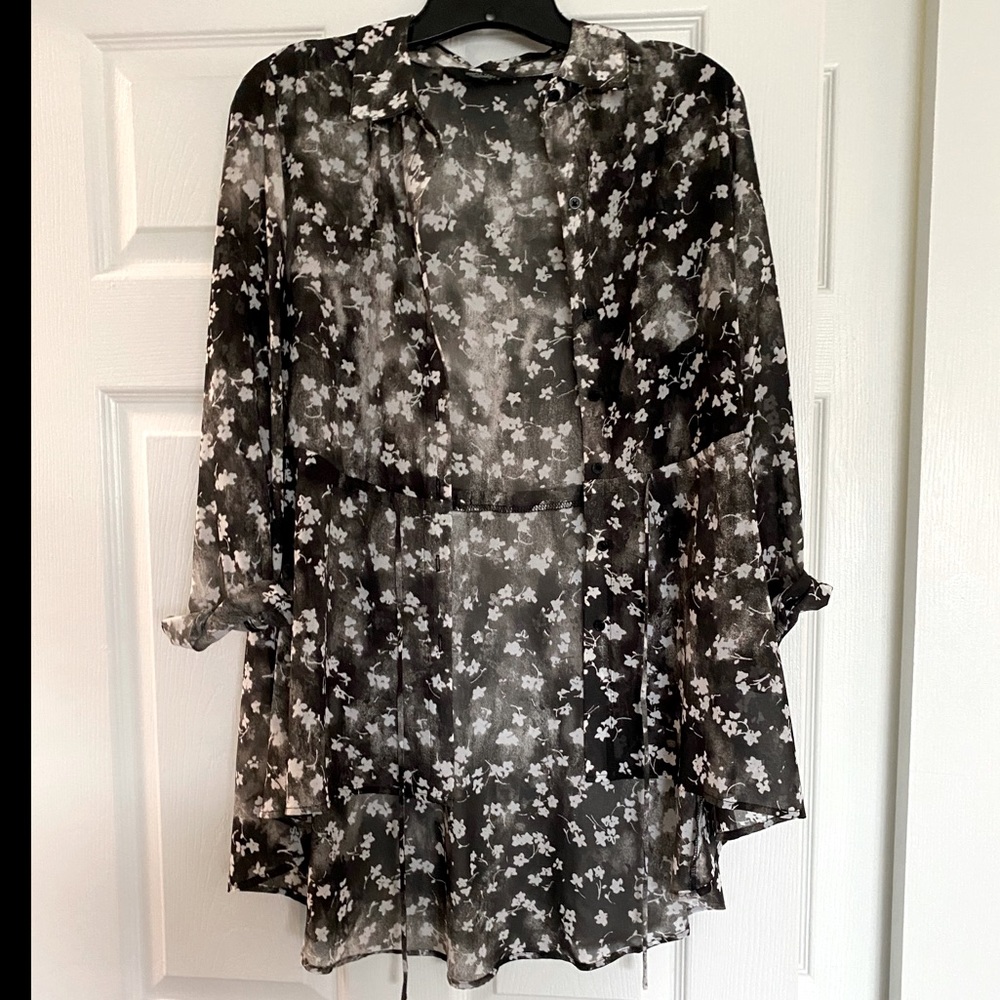 Simply Vera blouse, sheer button down, never worn! Flow-y bohemian, feminine top